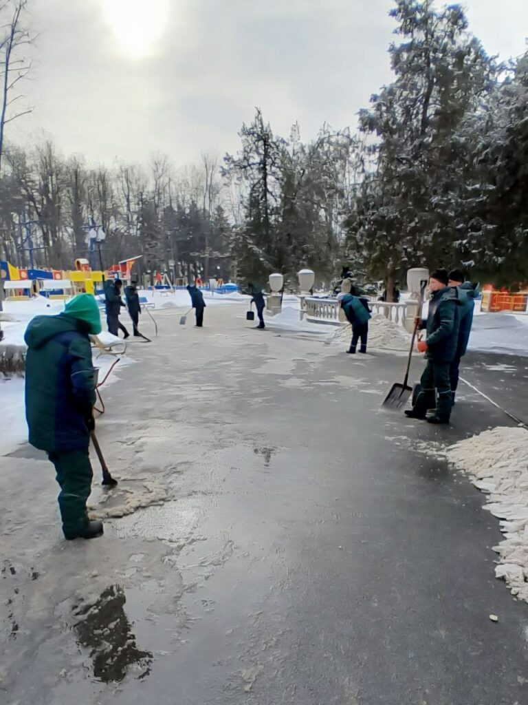 За три доби з Харкова вивезли близько 5 тисяч кубометрів криги та снігу