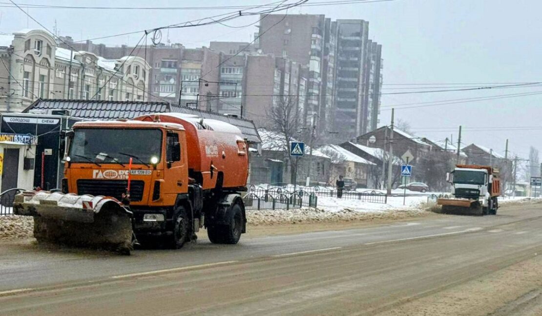 За три доби з Харкова вивезли близько 5 тисяч кубометрів криги та снігу