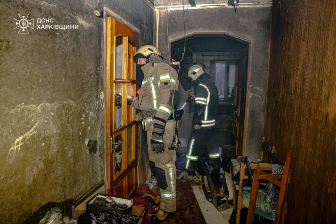 У Харкові під час пожежі чоловік вистрибнув з вікна (фото)