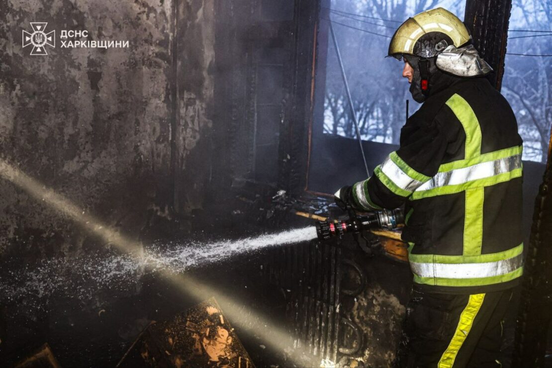 У Харкові під час пожежі чоловік вистрибнув з вікна (фото)