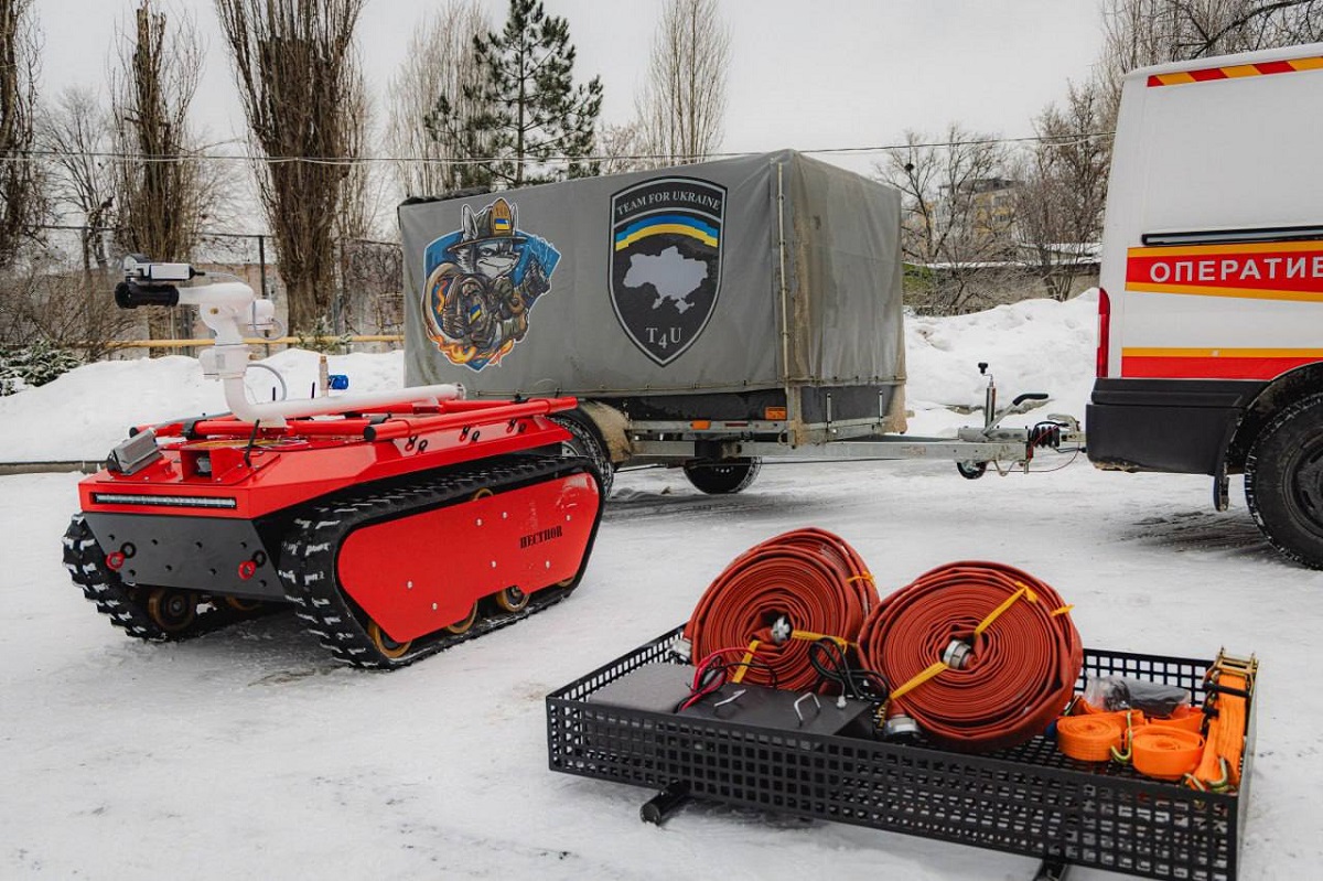 Чеські волонтери посилили ДСНС Харківщини пожежним роботом