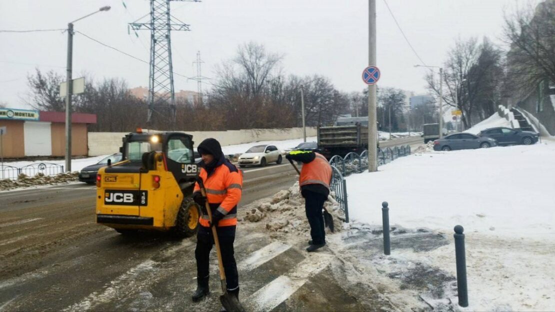 Зима випробовує харківських комунальників (фото)