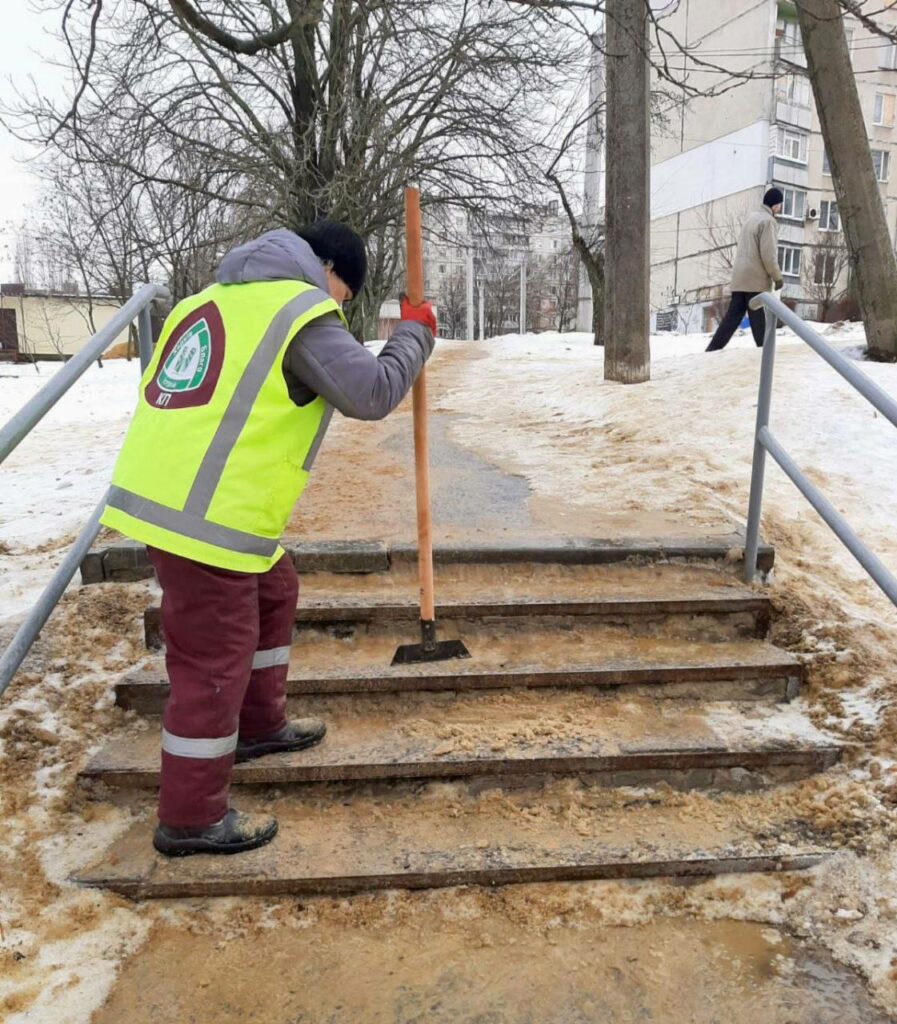 Зима випробовує харківських комунальників (фото)