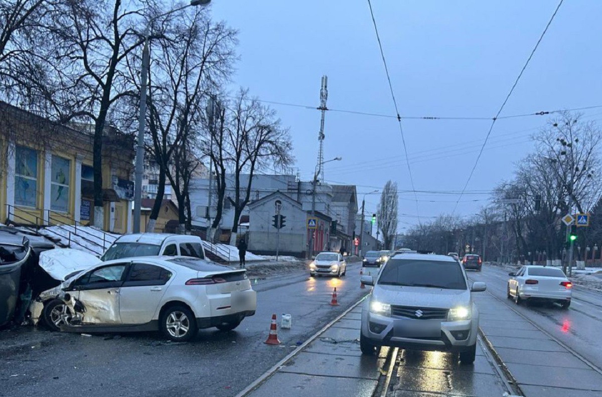 У Харкові зіткнулися три авто: є загибла та постраждалий (фото)