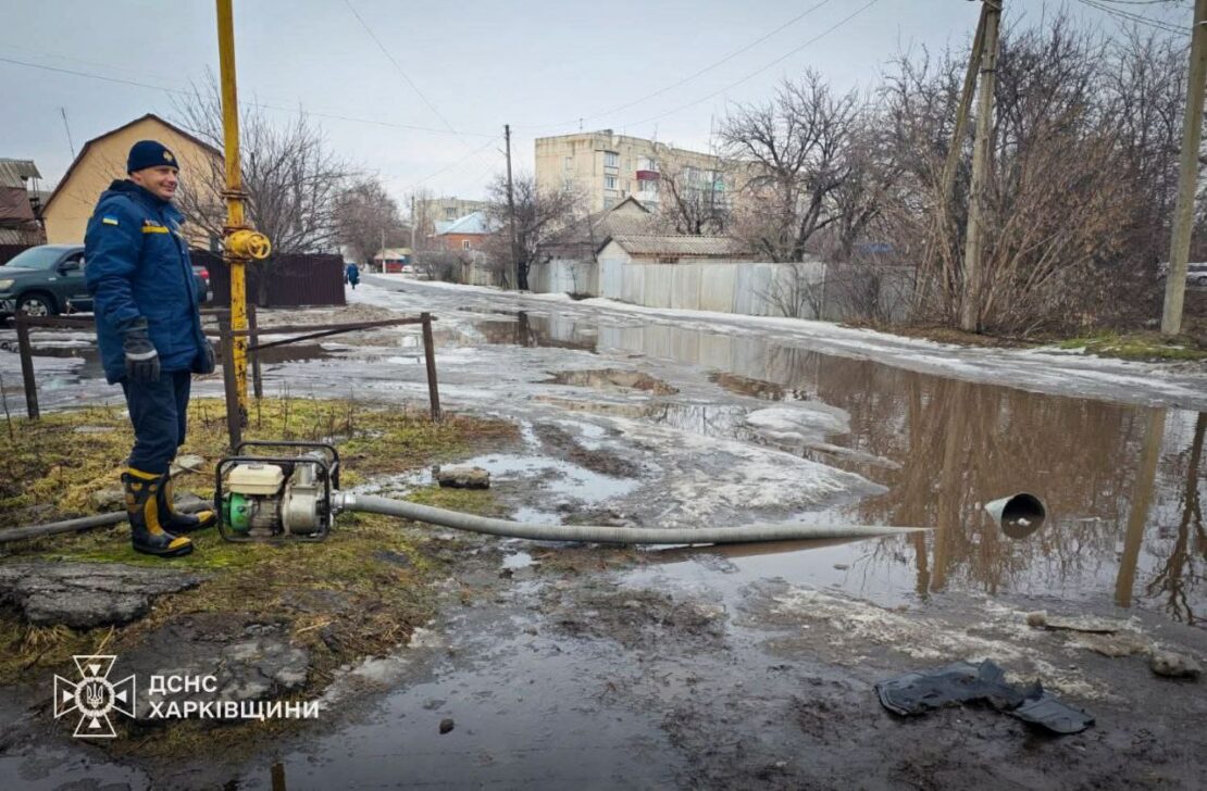 На Харківщині рятувальники ліквідовують наслідки підтоплень (фото)