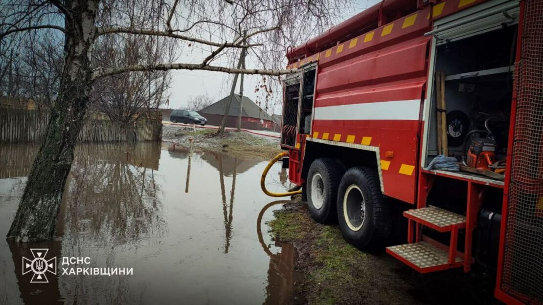 На Харківщині рятувальники ліквідовують наслідки підтоплень (фото)