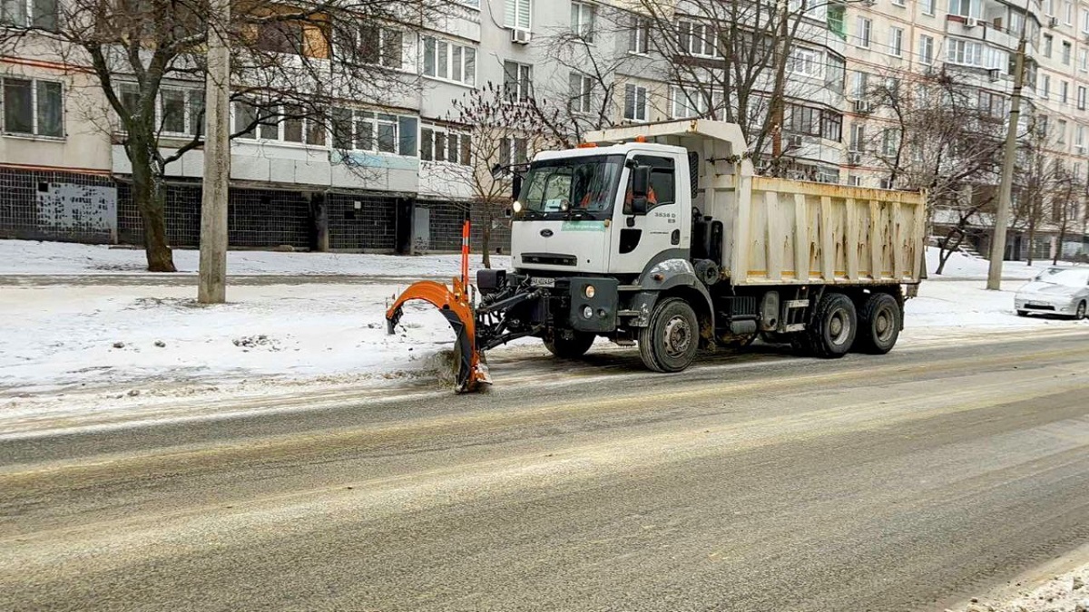 Негода у Харкові: комунальники працюють у посиленому режимі