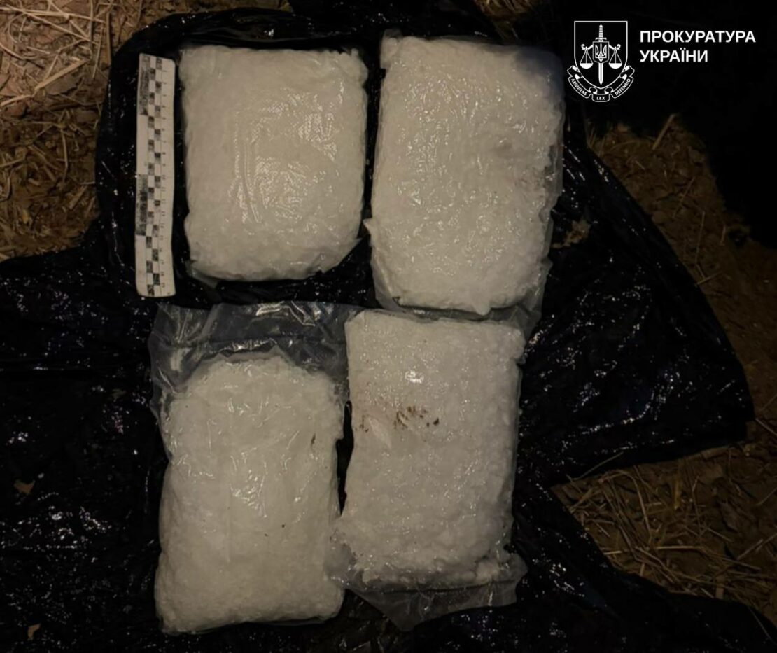 На Харківщині поліцейські затримали трьох збувачів психотропів (фото)