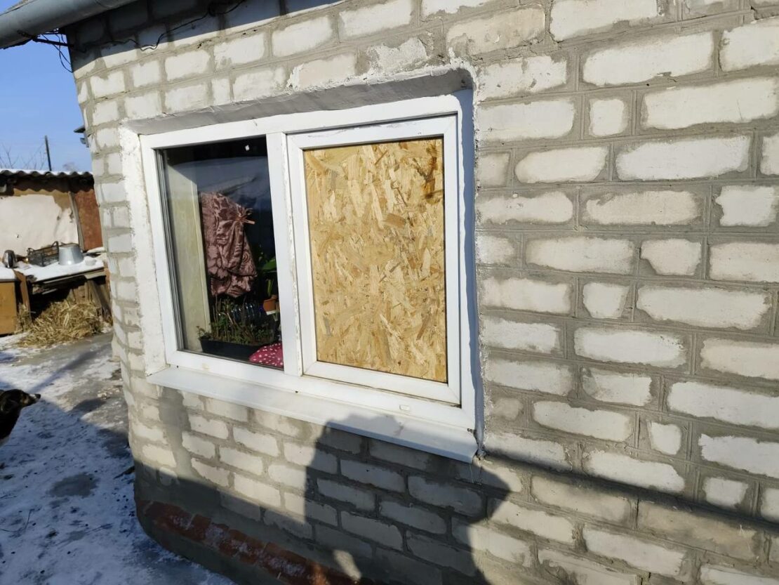 Комунальники усувають наслідки ворожої атаки в Основ'янському районі 