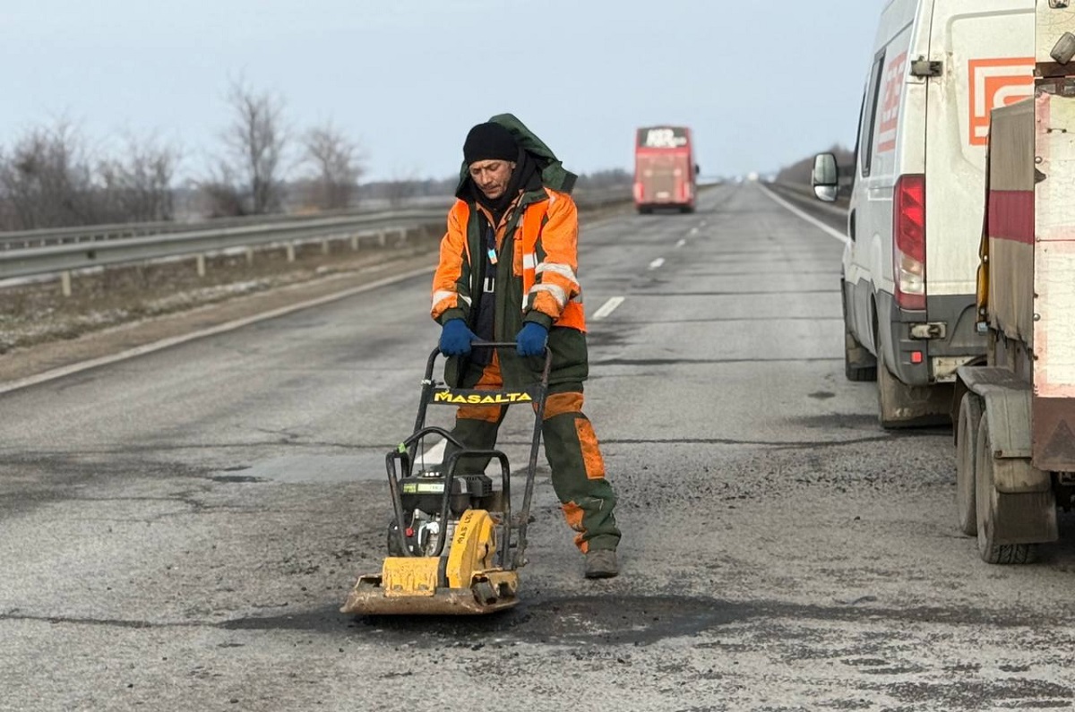 Дороги після морозів: коли почнуть латати ями?