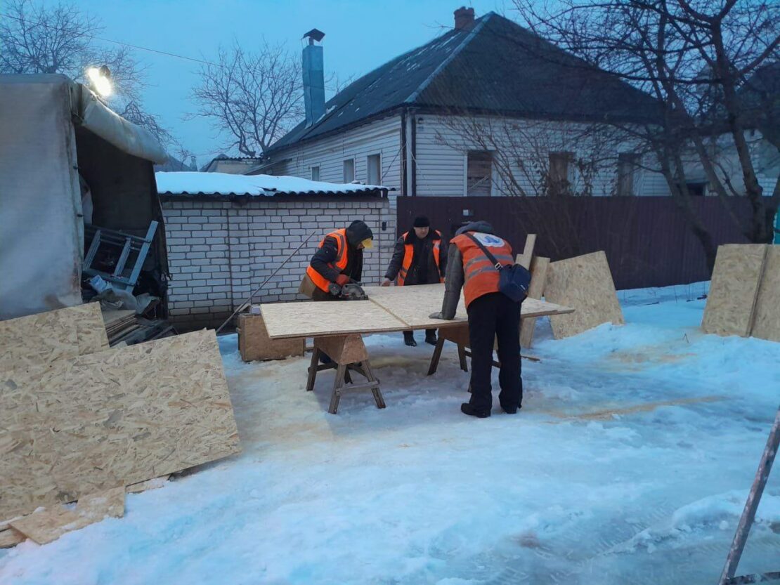 комунальники усувають наслідки нічної атаки на Харків