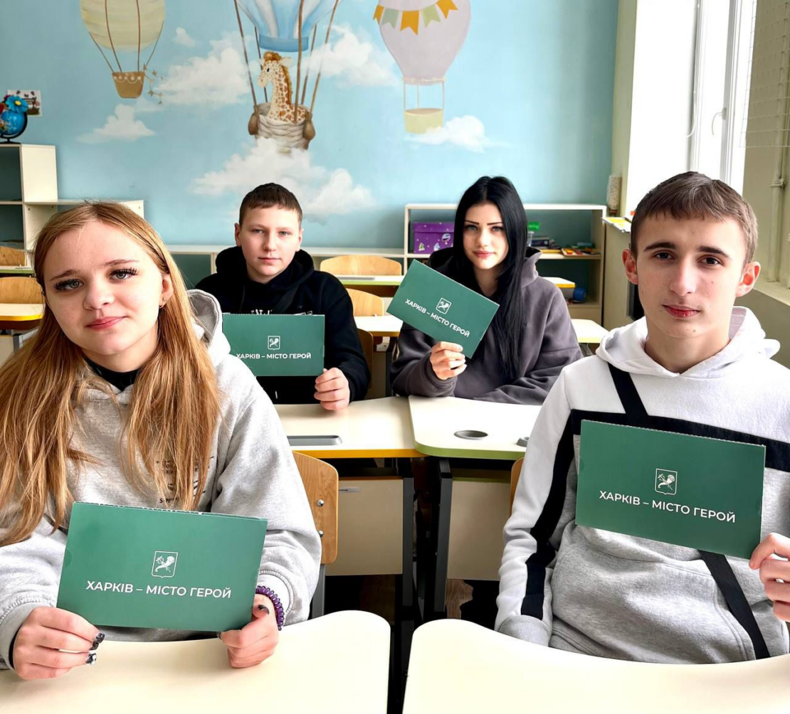 Школярі Новобаварського району отримали персональні «X-card» (фото)