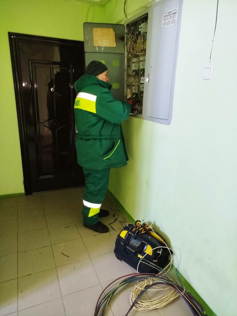 У Харкові за тиждень застрягли у ліфтах понад 400 людей (фото)