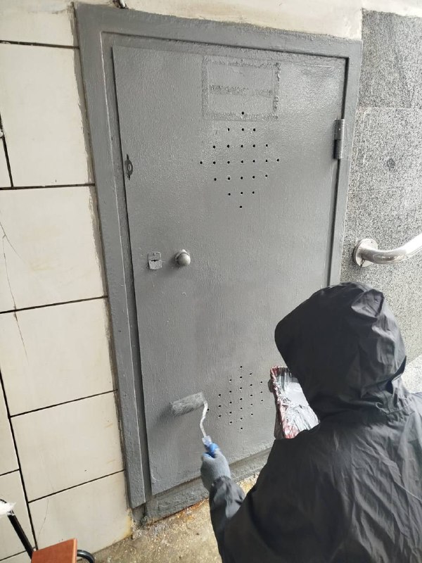 У Харкові наводять лад у підземних переходах метро (фото)