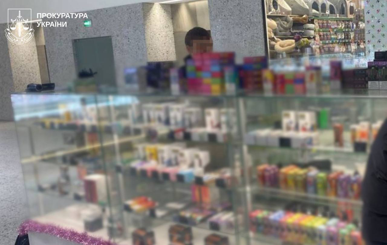 У харківських ТЦ незаконно продавали електронні сигарети