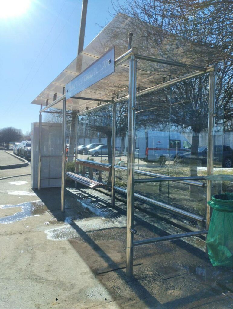 У Харкові привели до ладу зупинки громадського транспорту (фото)