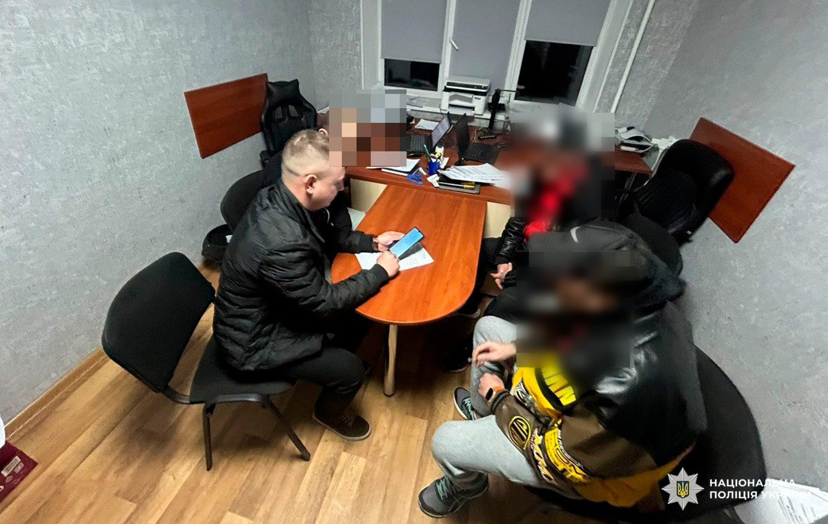 Харків'янин керував авто попри заборону суду