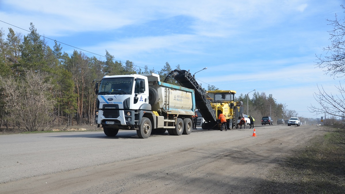 На трасі М-18 біля Жихора тривають ремонтні роботи