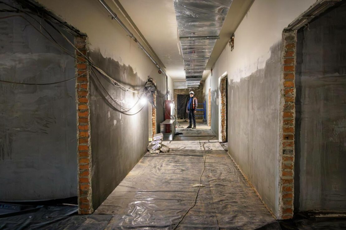 На Харківщині облаштовують укриття в закладах освіти (фото)