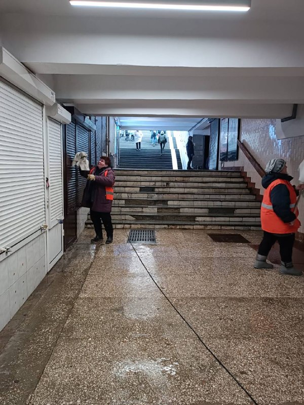 У Харкові наводять лад у підземних переходах метро (фото)