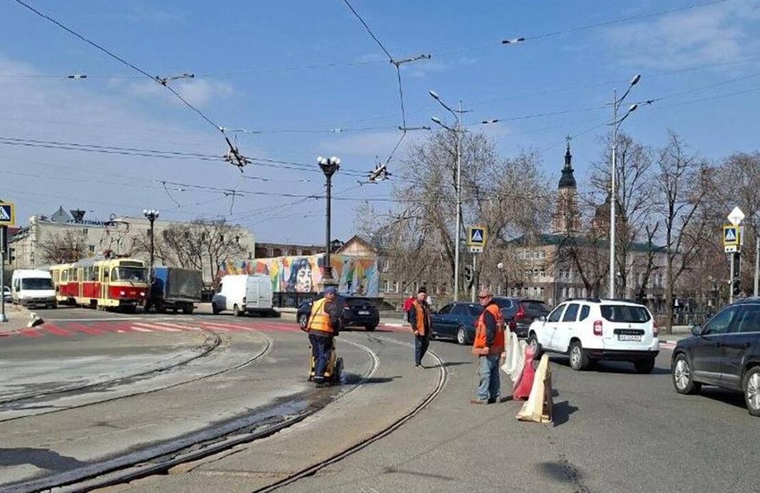 У центрі Харкова оновлюють трамвайну колію