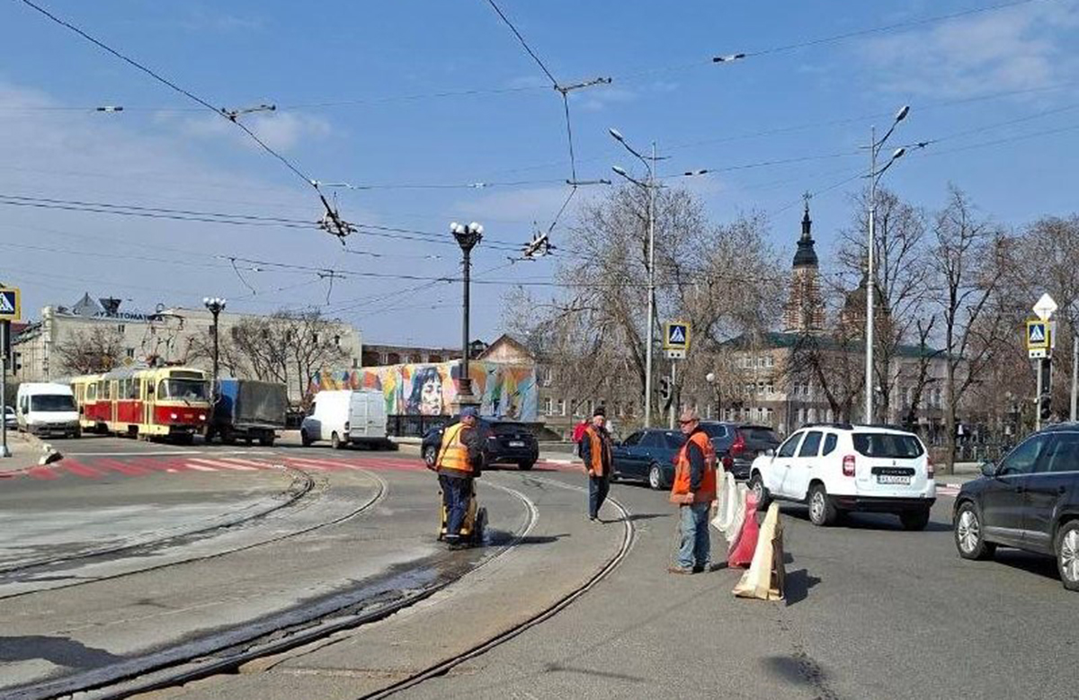У центрі Харкова оновлюють трамвайну колію
