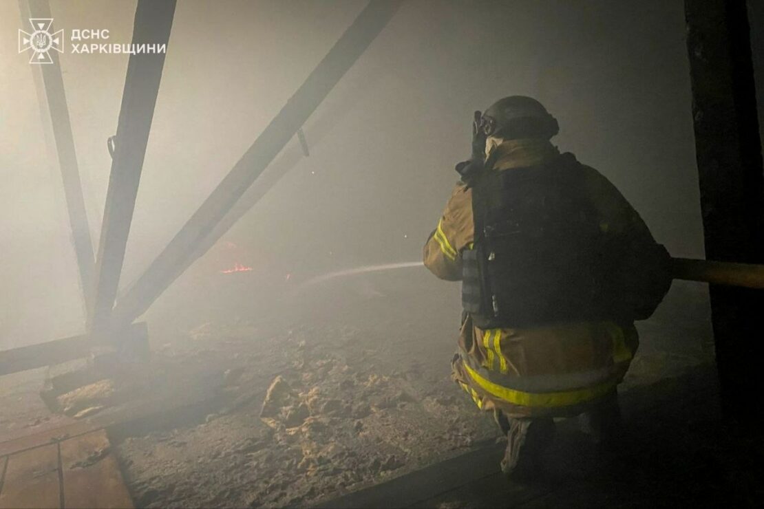 Окупанти вдарили по лікарні на Харківщині: є постраждалі (фото)