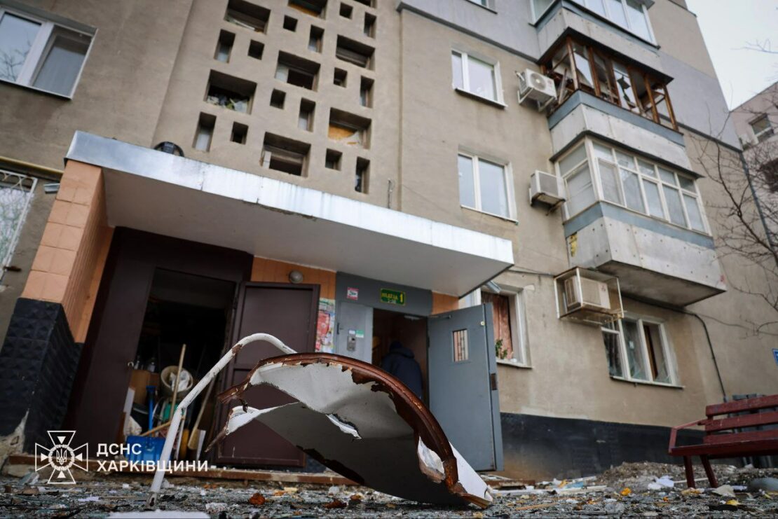 Удар по багатоповерхівці у Харкові: постраждали діти та жінка