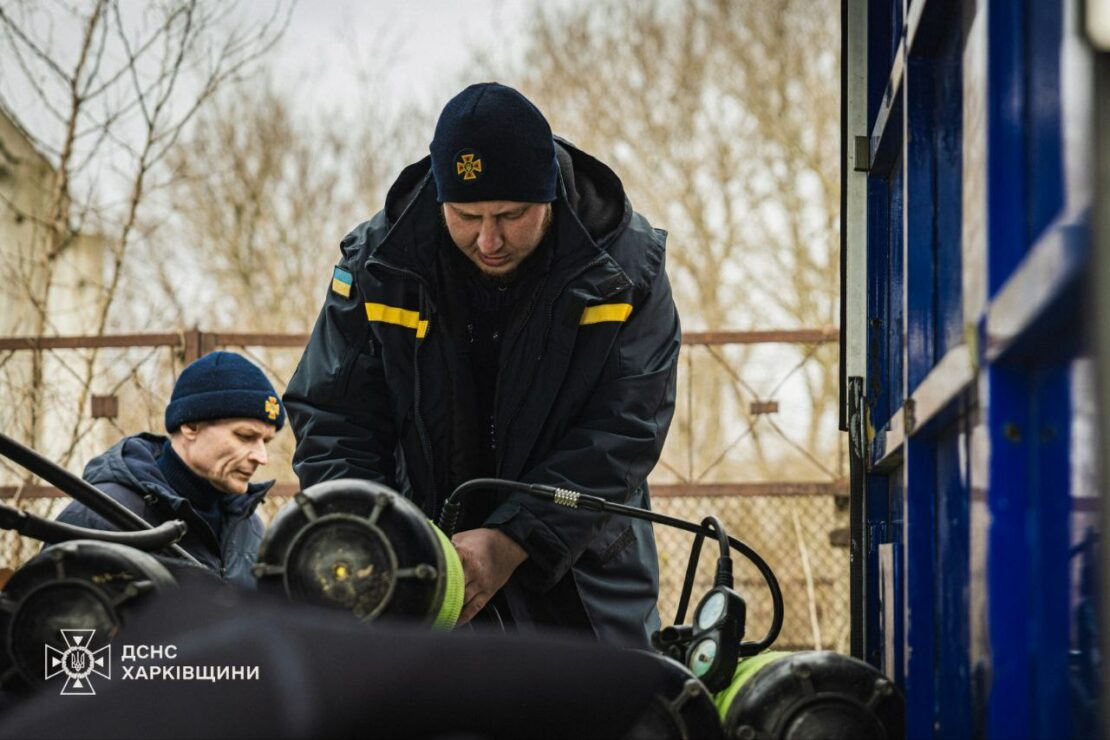 З водойми у Харкові вилучили залишки ворожої ракети (фото)