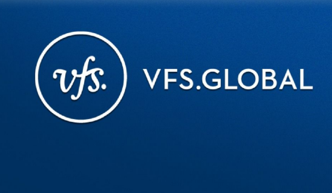 Українці за кордоном зможуть отримувати паспорти в центрах VFS Global