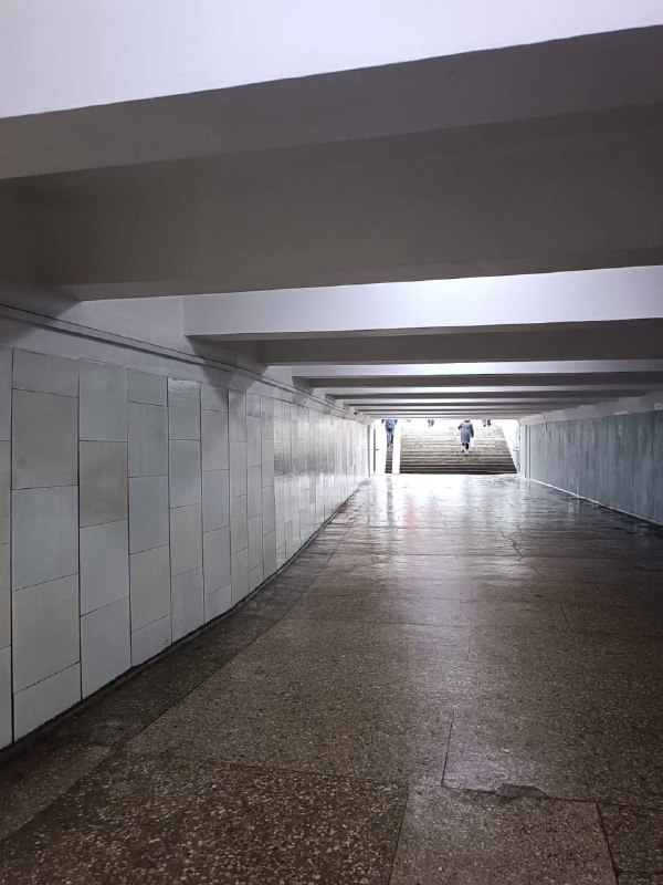 У Харкові наводять лад у підземних переходах метро (фото)