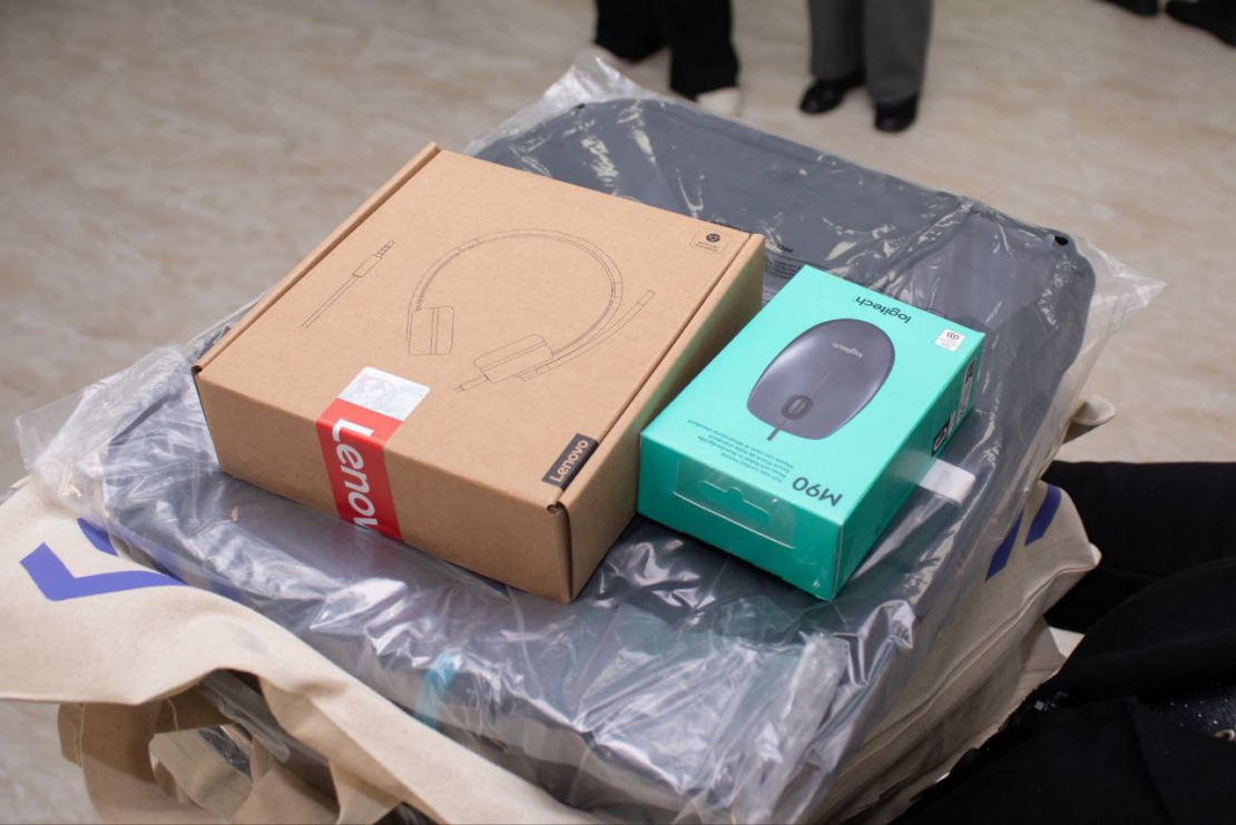 Соцпрацівники Харкова отримали сучасні ноутбуки (фото)