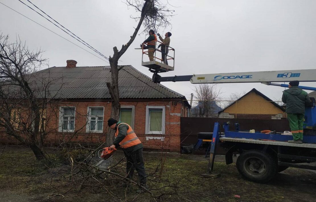 У Харкові триває санітарне прибирання (фото)