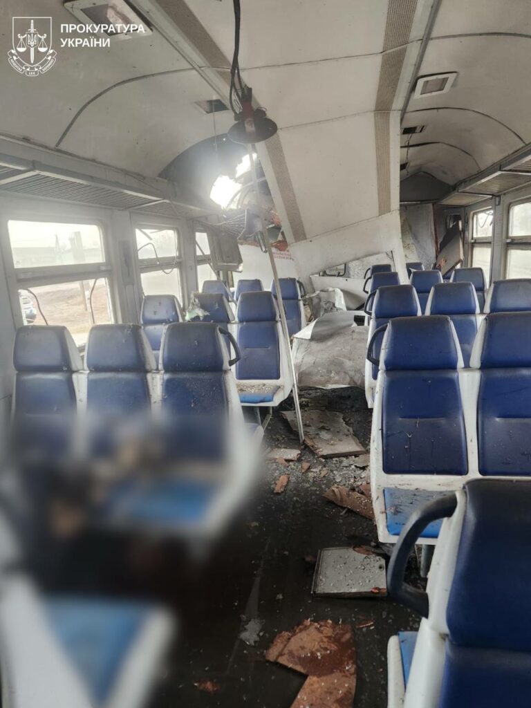 На Харківщині ворожий дрон атакував електропотяг (фото)