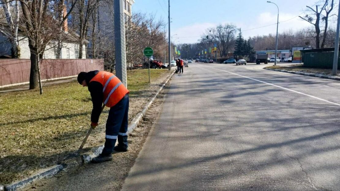 На дорогах Харкова тривають ремонти (фото)