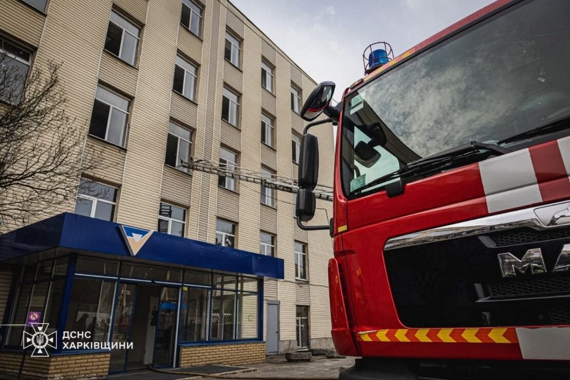 У Харкові рятувальники ліквідували пожежу на підприємстві (фото)