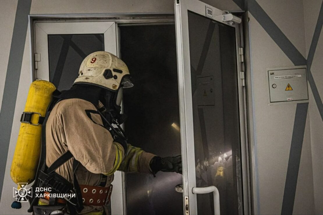 У Харкові рятувальники ліквідували пожежу на підприємстві (фото)
