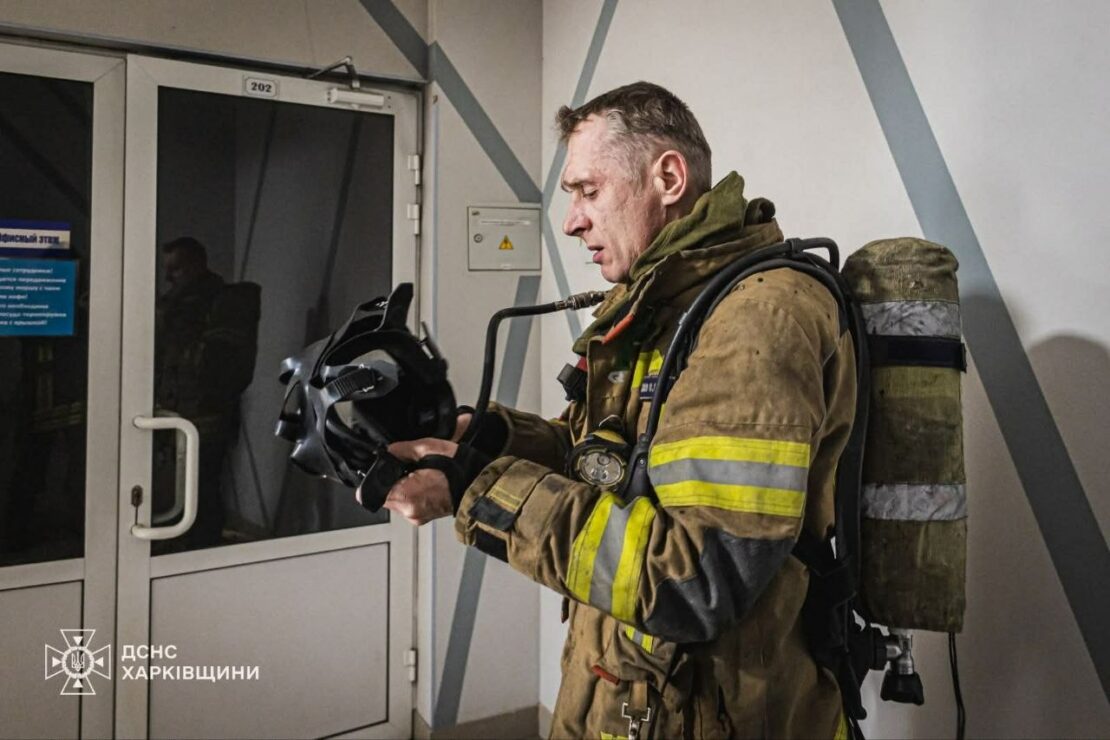 У Харкові рятувальники ліквідували пожежу на підприємстві (фото)