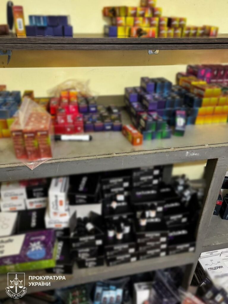 Харків’яни організували «бізнес» з продажу контрафактної продукції (фото)