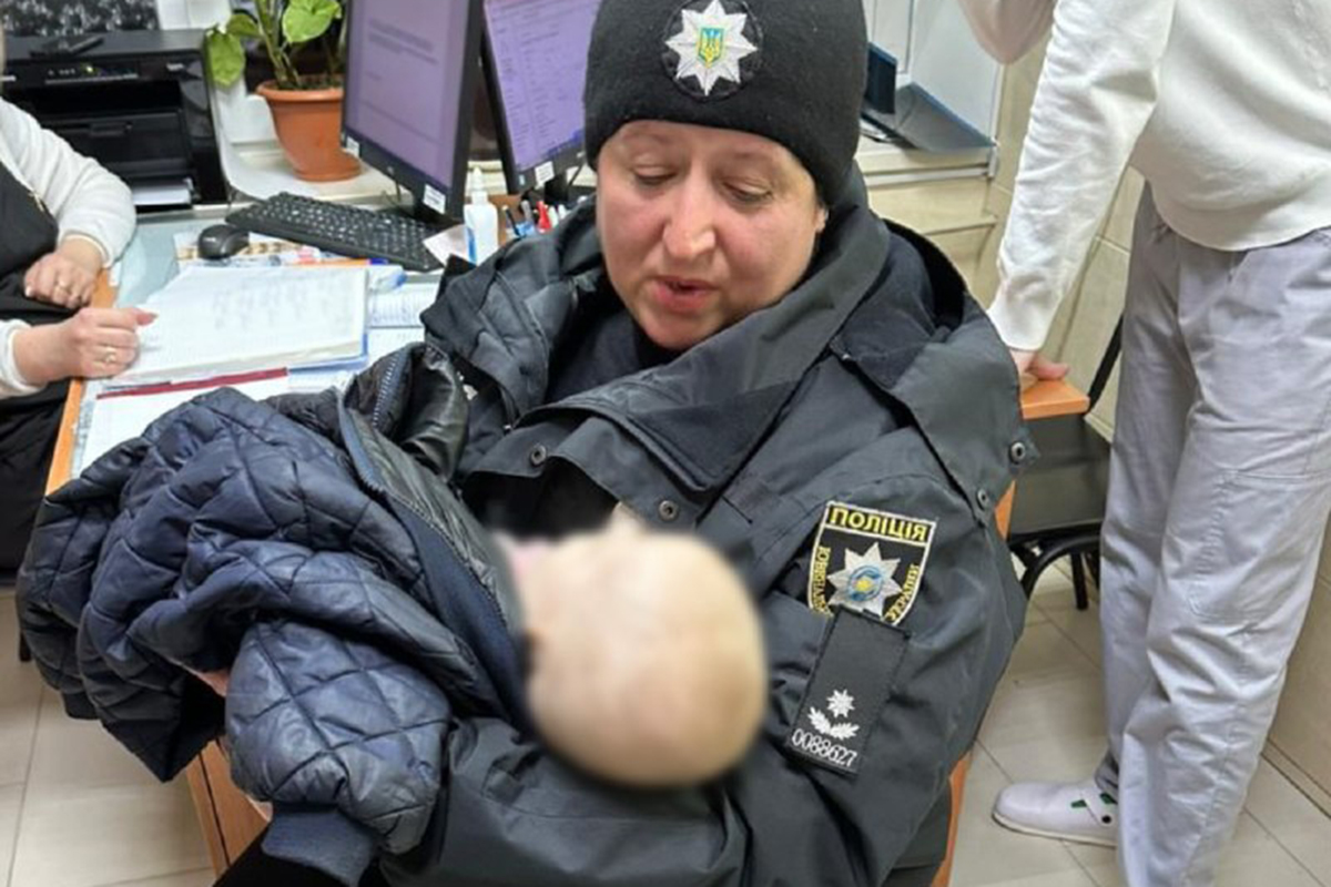 На Харківщині у п'яної матері вилучили дитину