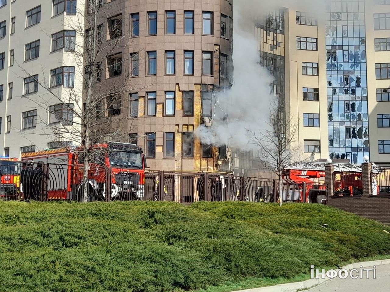 Удар по житловому будинку в Харкові - фото наслідків