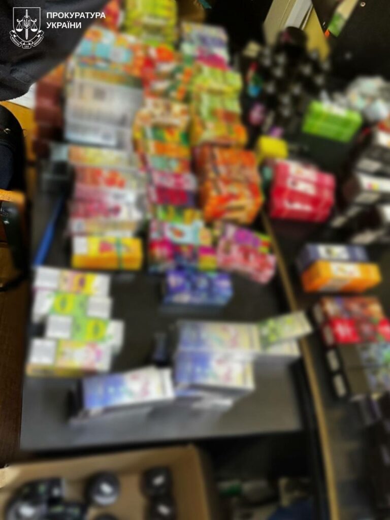 Харків’яни організували «бізнес» з продажу контрафактної продукції (фото)