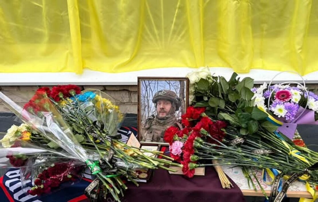 У Харкові відкрили меморіальну дошку воїну ЗСУ Сергію Єчiну