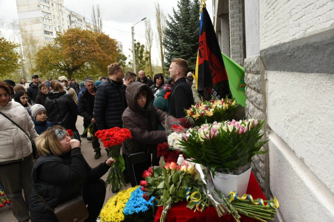 У Харкові відкрили меморіальну дошку військовому спецпідрозділу Kraken Віталію Попенку