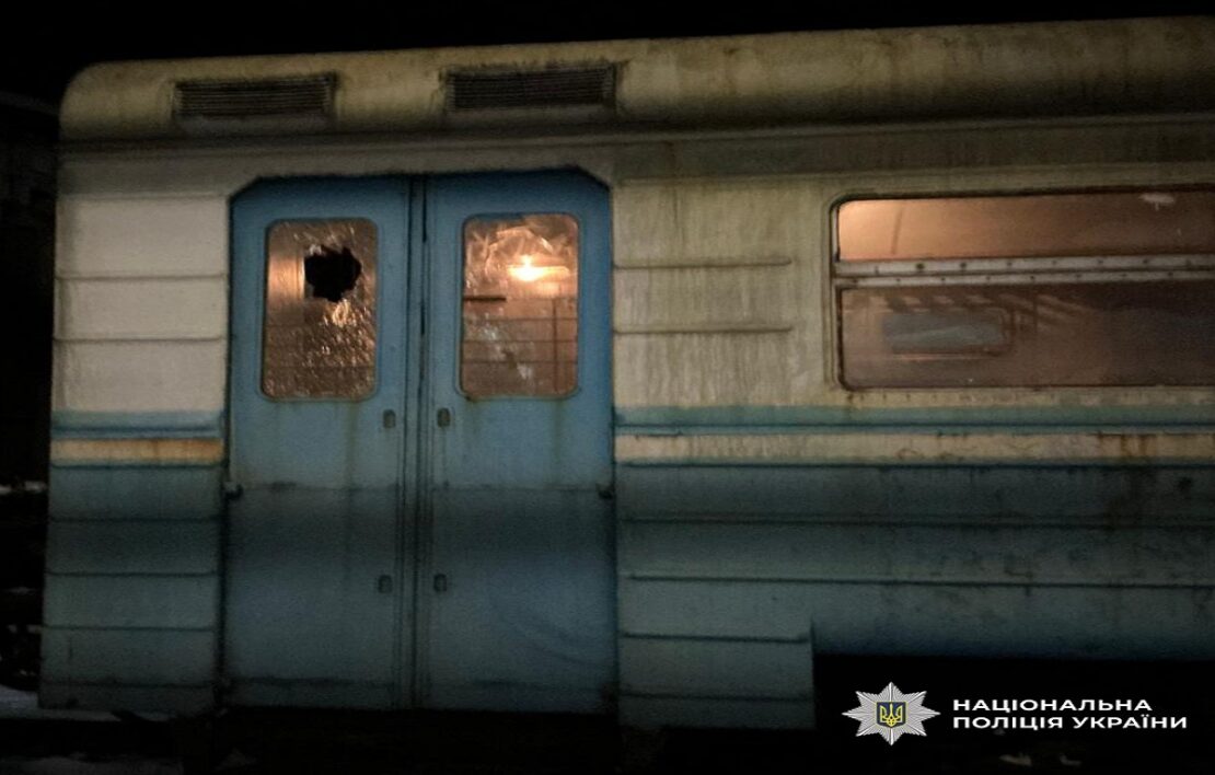 На Харківщині зловмисники вчинили хуліганство в електропоїзді 
