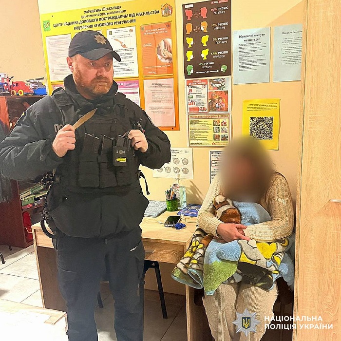 Жінку з дитиною проти ночі вигнав з дому співмешканець - поліція