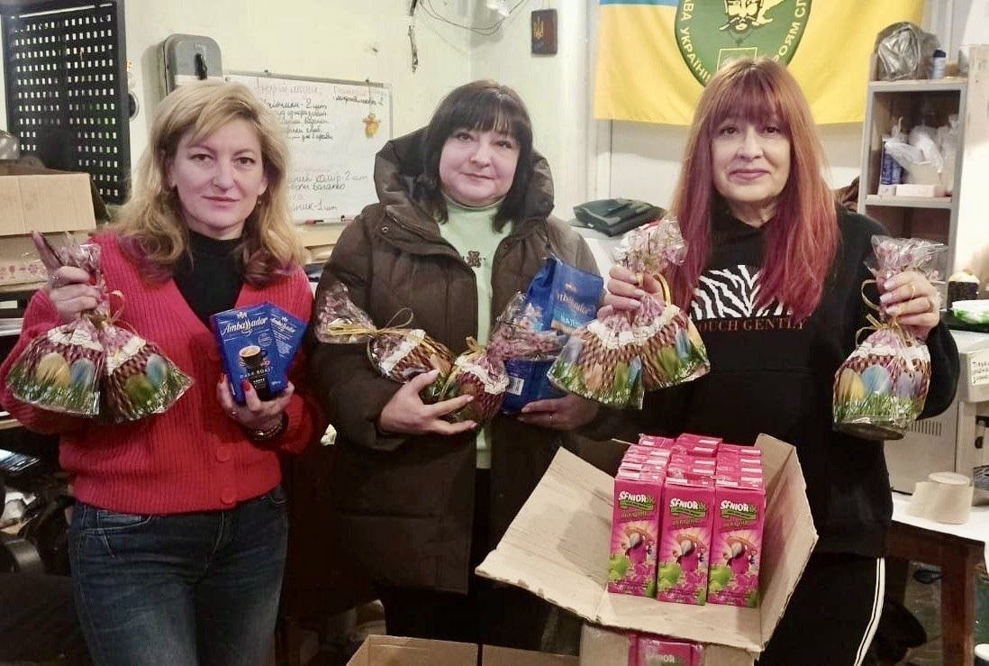 Харківські енергетики передали захисникам великодні паски (фото)