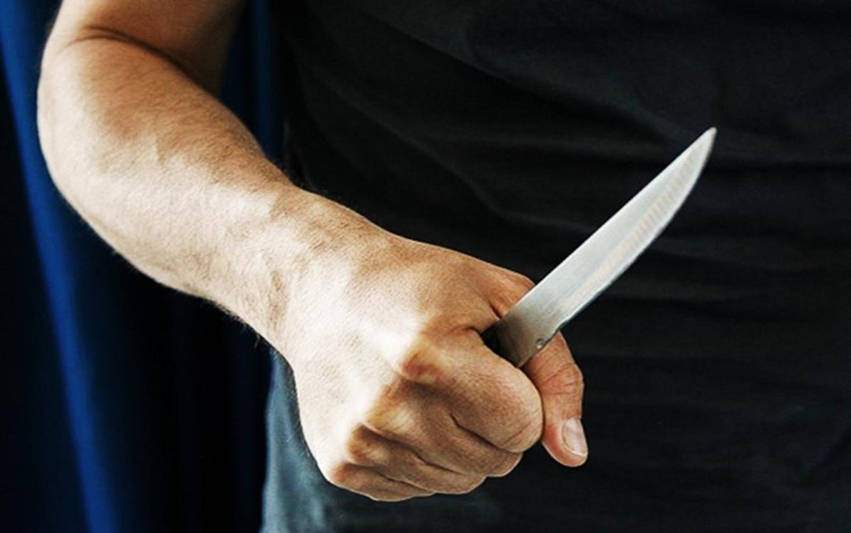 У Харкові чоловік з ножем напав на працівника ТЦК