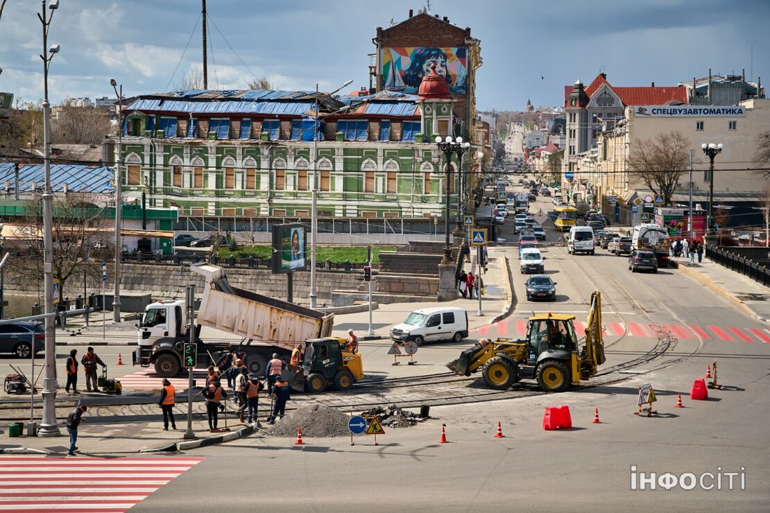 У центрі Харкова оновлюють трамвайну колію