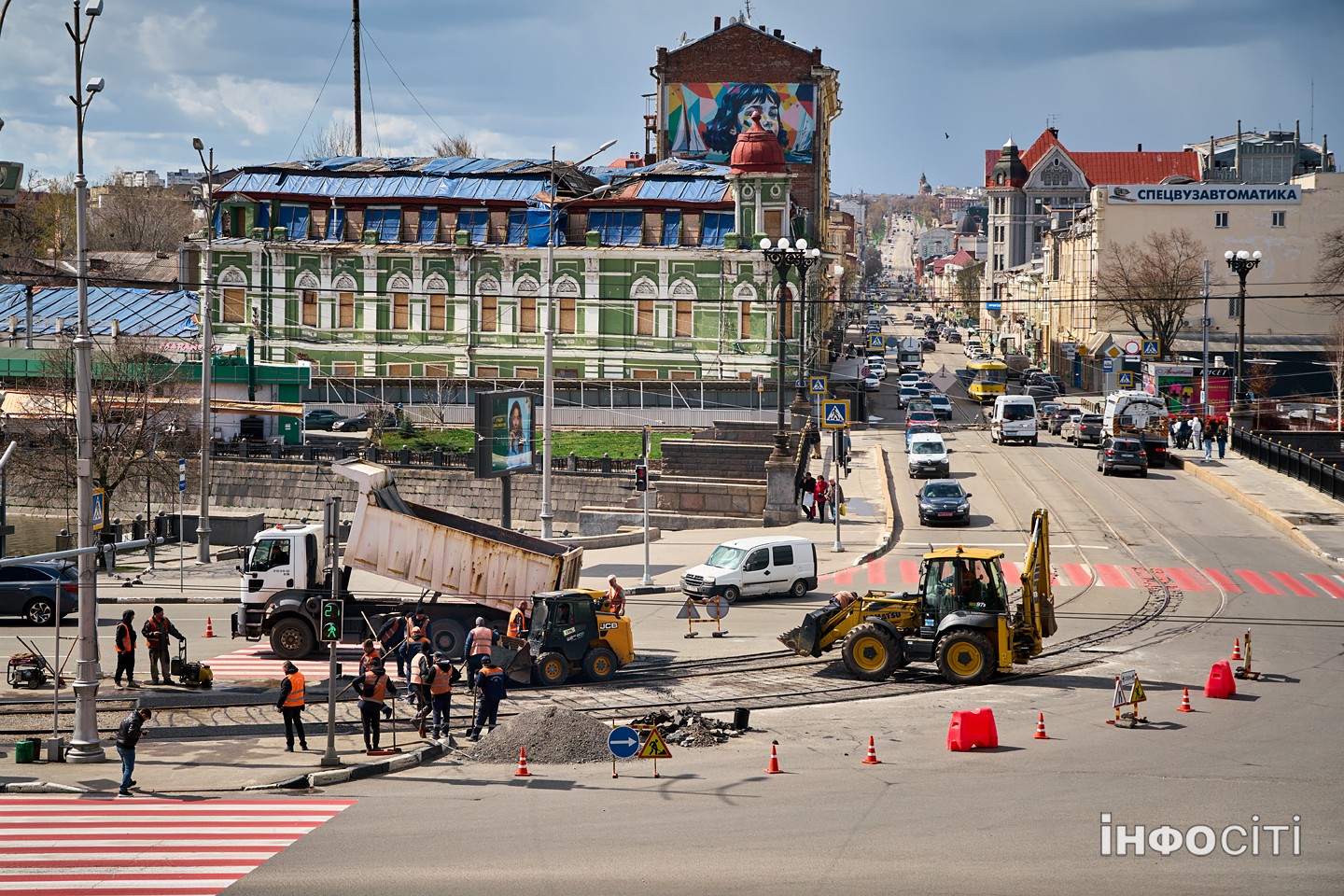 У центрі Харкова оновлюють трамвайну колію